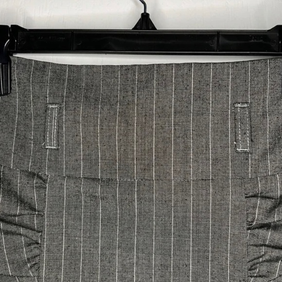 NWOT Spacegirlz Pencil Skirt Grey/White Stripes. Size 9. Cinched/Ruched core. - Picture 2 of 5